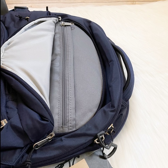 The North Face Router 40 Liter Backpack - Picture 6 of 9